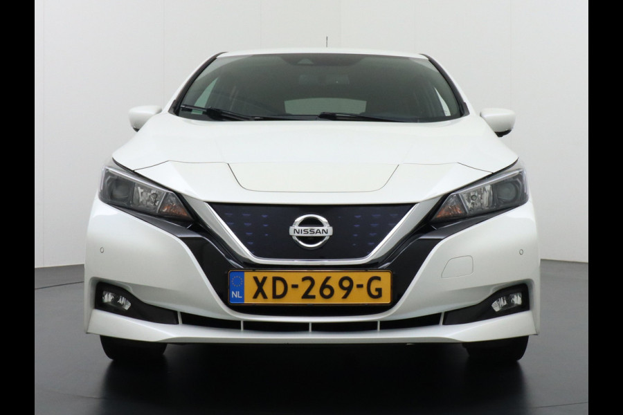 Nissan Leaf 40kWh Android Auto Apple Carplay 360° Camera Keyless Adapt.Cruise-Control PDC-a+v Navi Ecc Bluetooth DAB Led DAB Dodehoek detect Rijstrooksensor met correctie Stoelverwarming Regen-Licht Sensor LMV VerwarmdStuur+Achterbank Verkeersbord detectie N-Connecta 1e Eigenaar, 150PK, 320NM Trekkracht