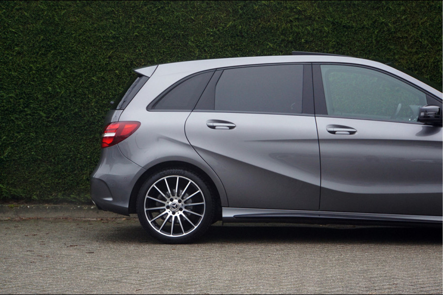 Mercedes-Benz B-Klasse B 180 AMG line Night | Panorama Carplay Sfeerverlichting