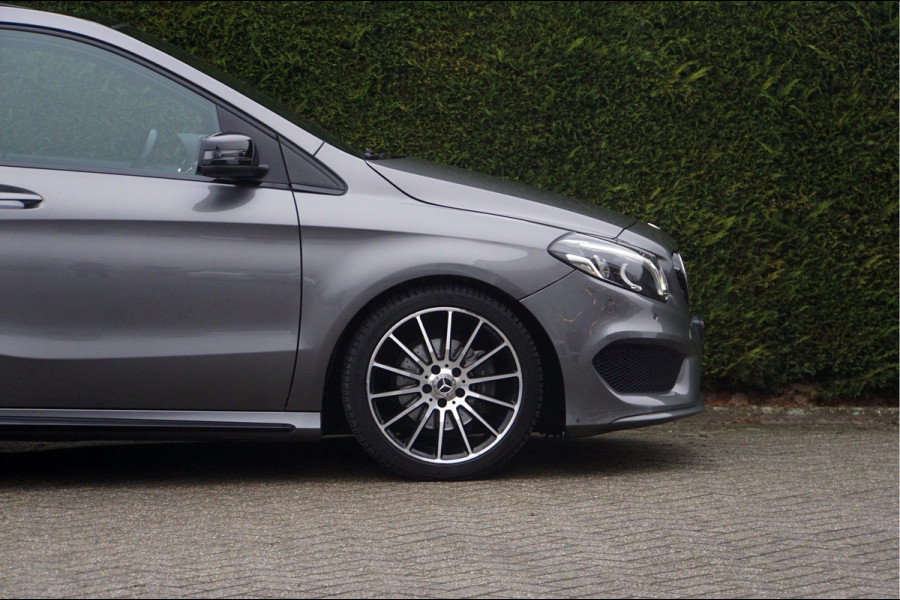 Mercedes-Benz B-Klasse B 180 AMG line Night | Panorama Carplay Sfeerverlichting