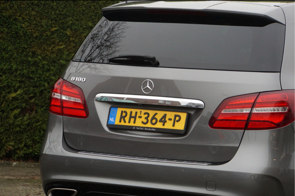 Mercedes-Benz B-Klasse B 180 AMG line Night | Panorama Carplay Sfeerverlichting