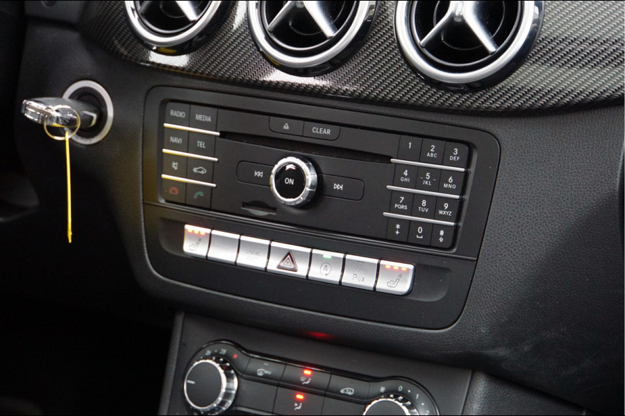 Mercedes-Benz B-Klasse B 180 AMG line Night | Panorama Carplay Sfeerverlichting