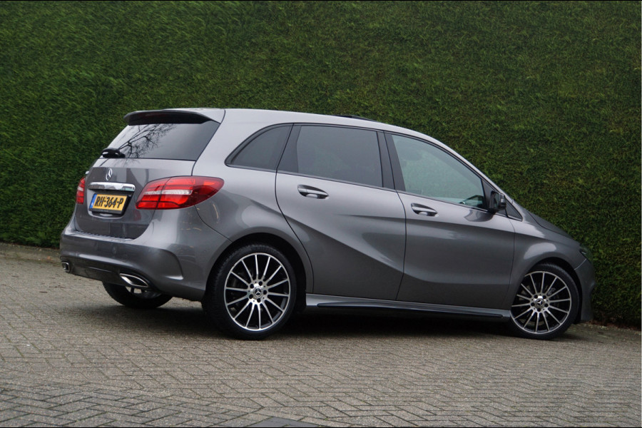 Mercedes-Benz B-Klasse B 180 AMG line Night | Panorama Carplay Sfeerverlichting