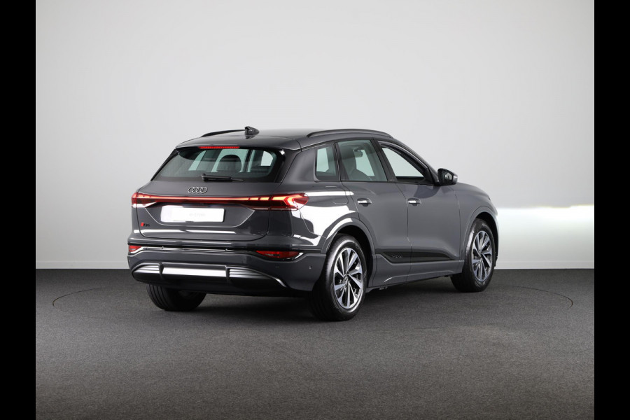 Audi Q6 Advanced edition e-tron perf 225kW/306pk 100Kwh Ha Tech Plus pakket, sportstoelen met leder, omgevingscamera's, adaptive cruisecontrol, verwarmbare voor en achterstoelen