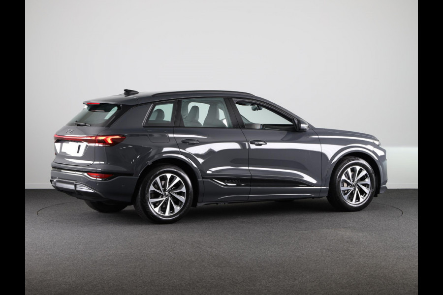 Audi Q6 Advanced edition e-tron perf 225kW/306pk 100Kwh Ha Tech Plus pakket, sportstoelen met leder, omgevingscamera's, adaptive cruisecontrol, verwarmbare voor en achterstoelen