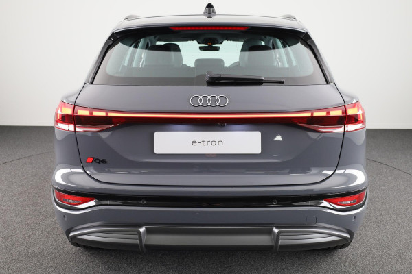 Audi Q6 Advanced edition e-tron perf 225kW/306pk 100Kwh Ha Tech Plus pakket, sportstoelen met leder, omgevingscamera's, adaptive cruisecontrol, verwarmbare voor en achterstoelen