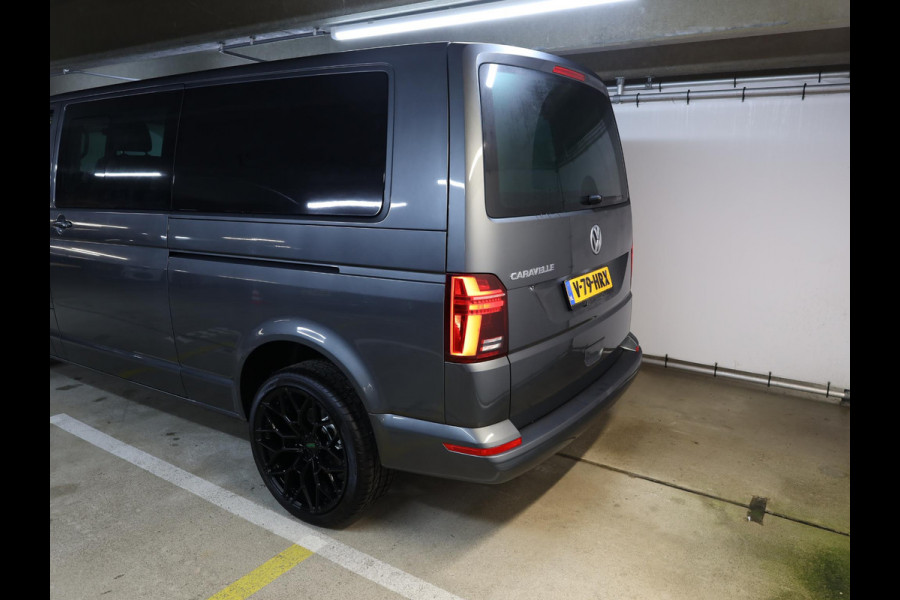 Volkswagen Transporter 2.0 TDI L2H1 32 DC Bulli 204PK DSG (Automaat) | Luxe Caravelle uitvoering | 2 schuifdeuren | Digitale cockpit | 20 "LM velgen | Automatische airco |