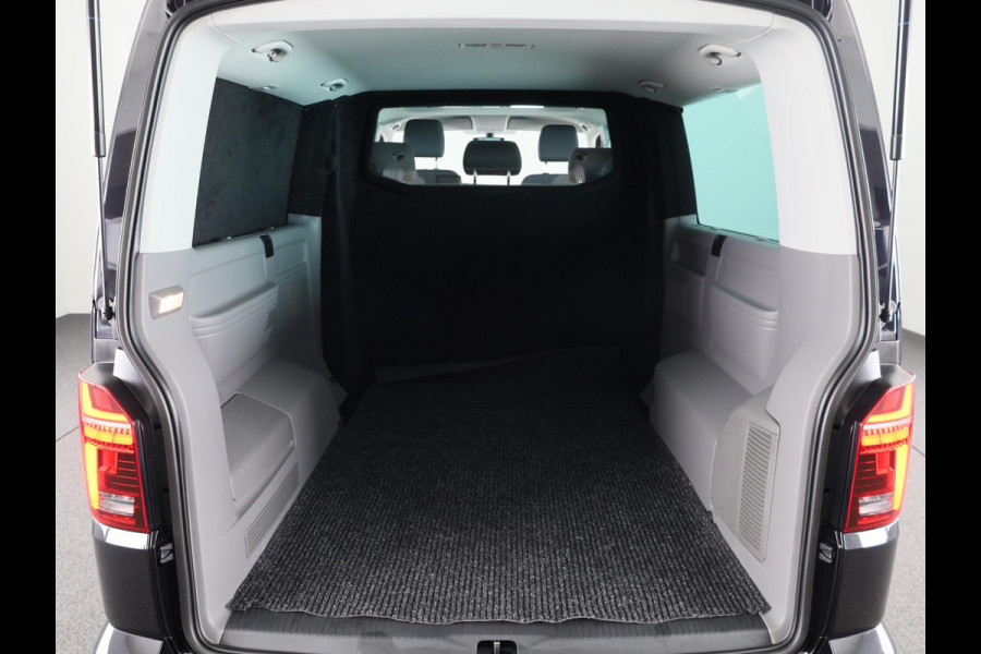 Volkswagen Transporter 2.0 TDI L2H1 32 DC Bulli 204PK DSG (Automaat) | Luxe Caravelle uitvoering | 2 schuifdeuren | Digitale cockpit | 20 "LM velgen | Automatische airco |