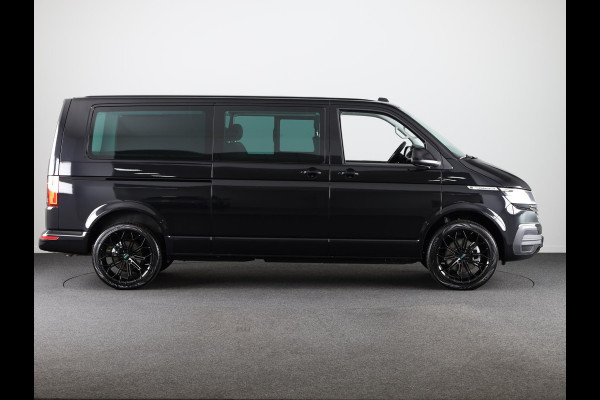 Volkswagen Transporter 2.0 TDI L2H1 32 DC Bulli 204PK DSG (Automaat) | Luxe Caravelle uitvoering | 2 schuifdeuren | Digitale cockpit | 20 "LM velgen | Automatische airco |