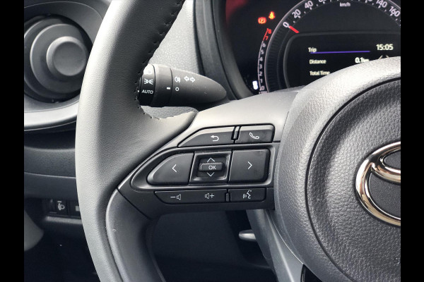 Toyota Aygo X 1.0 VVT-i Play | Stoelverwarming, Apple CarPlay/Android Auto, Parkeercamera, Airco, Lichtsensor, Adaptive cruise control, Weinig
