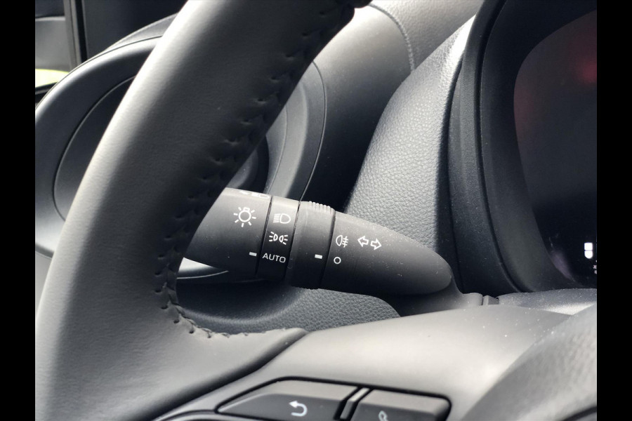 Toyota Aygo X 1.0 VVT-i Play | Stoelverwarming, Apple CarPlay/Android Auto, Parkeercamera, Airco, Lichtsensor, Adaptive cruise control, Weinig