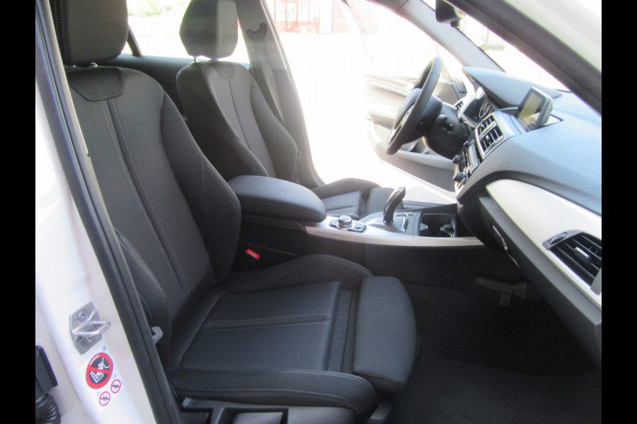BMW 1-serie 120I Automaat 184 PK HIGH EXECUTIVE (occasion) Led verlichting, Navi , PDC V+A , Automaat