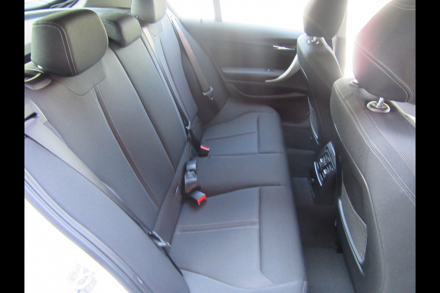 BMW 1-serie 120I Automaat 184 PK HIGH EXECUTIVE (occasion) Led verlichting, Navi , PDC V+A , Automaat