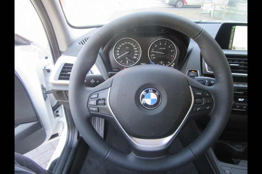 BMW 1-serie 120I Automaat 184 PK HIGH EXECUTIVE (occasion) Led verlichting, Navi , PDC V+A , Automaat