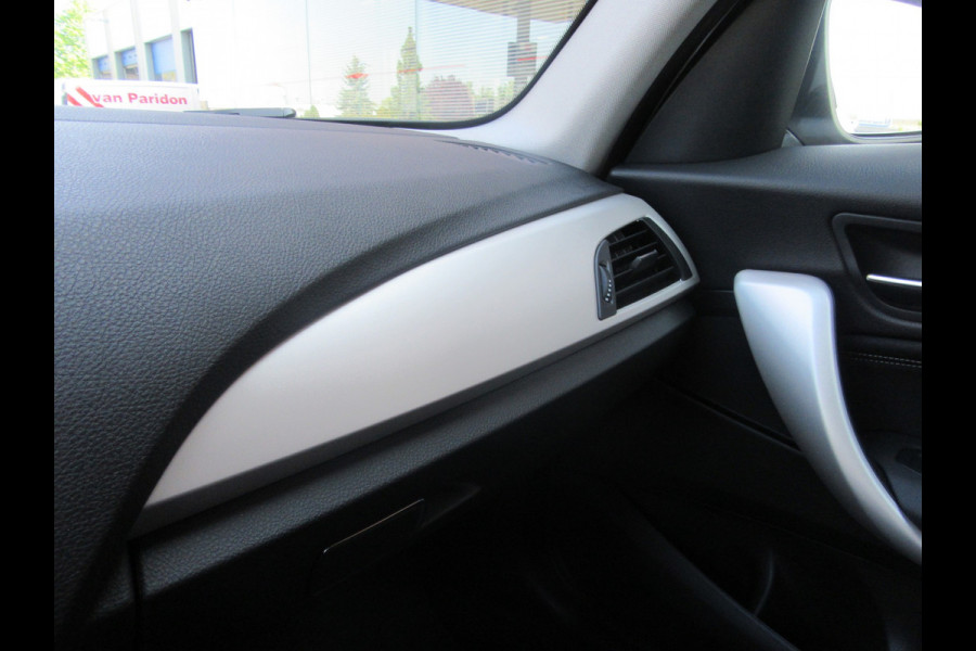 BMW 1-serie 120I Automaat 184 PK HIGH EXECUTIVE (occasion) Led verlichting, Navi , PDC V+A , Automaat