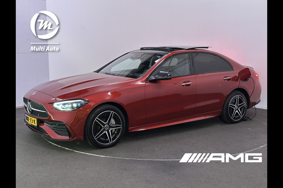 Mercedes-Benz C-Klasse 300 e AMG Line Plug In Hybrid 320pk PHEV | Panodak | Trekhaak af Fabriek | Digital LED | 360 Camera | Head Up | Keyless | Sfeerverlichting |