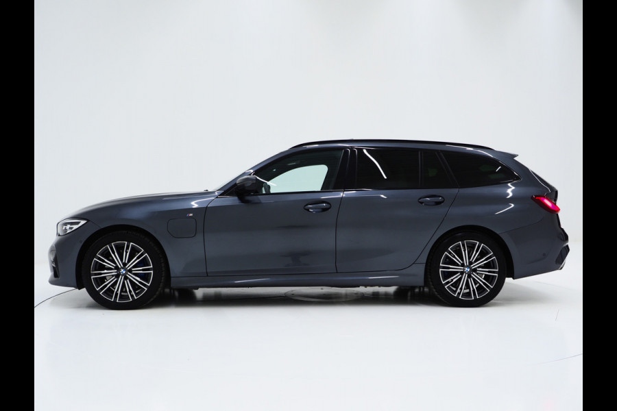 BMW 3 Serie Touring 330e M-Sport Shadow | Panoramadak | HIFI Audio | Sportstoelen | Camera