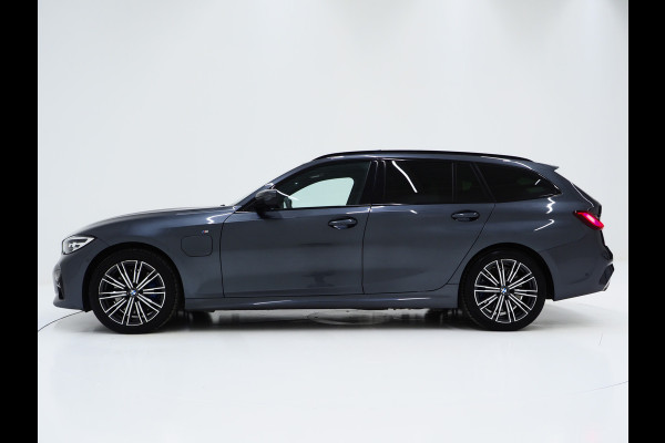 BMW 3 Serie Touring 330e M-Sport Shadow | Panoramadak | HIFI Audio | Sportstoelen | Camera