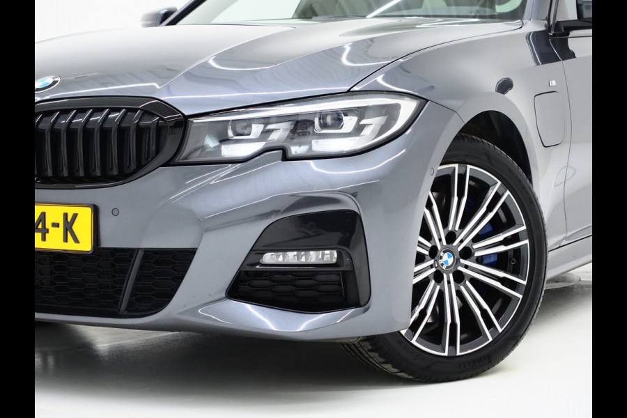 BMW 3 Serie Touring 330e M-Sport Shadow | Panoramadak | HIFI Audio | Sportstoelen | Camera