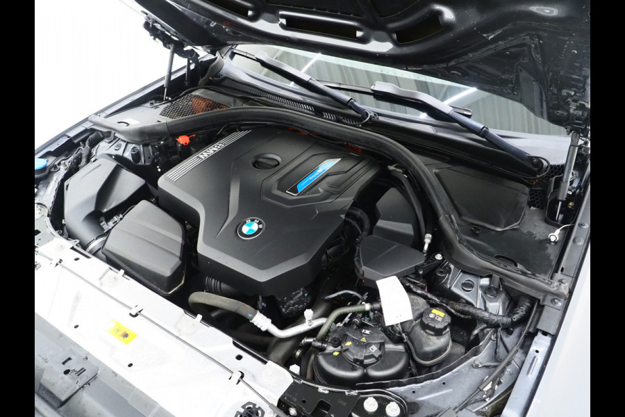 BMW 3 Serie Touring 330e M-Sport Shadow | Panoramadak | HIFI Audio | Sportstoelen | Camera