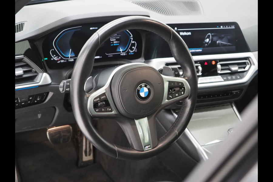 BMW 3 Serie Touring 330e M-Sport Shadow | Panoramadak | HIFI Audio | Sportstoelen | Camera