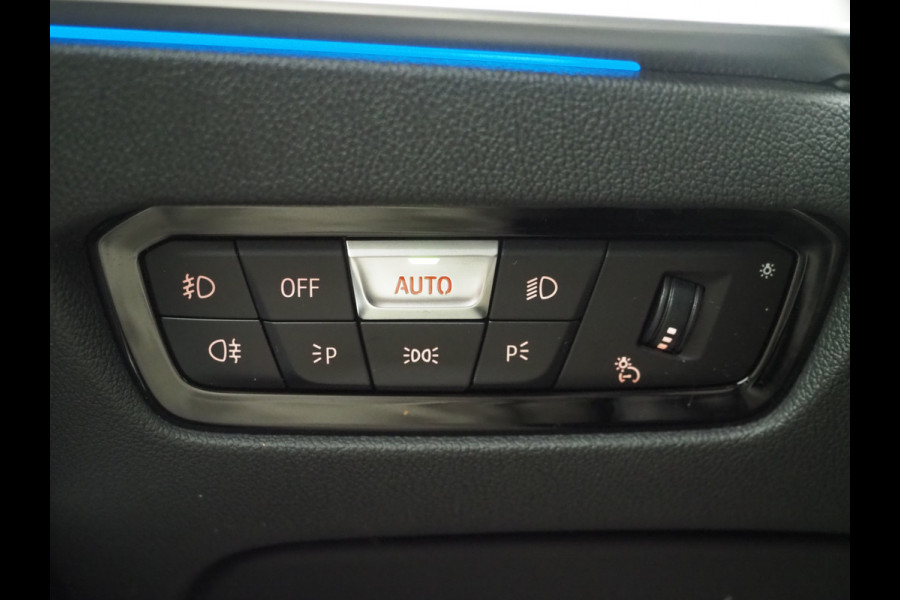 BMW 3 Serie Touring 330e M-Sport Shadow | Panoramadak | HIFI Audio | Sportstoelen | Camera
