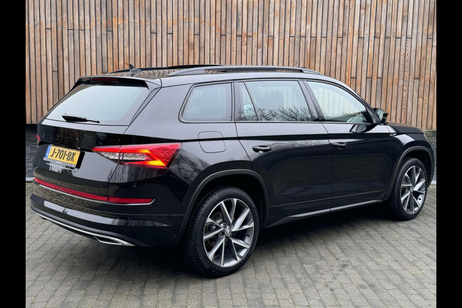 Škoda Kodiaq 1.5 TSI Sportline Automaat | Panoramadak | LED | Groot navigatiescherm | 20 inch lichtmetalen velgen | Stoelverwarming voor en a