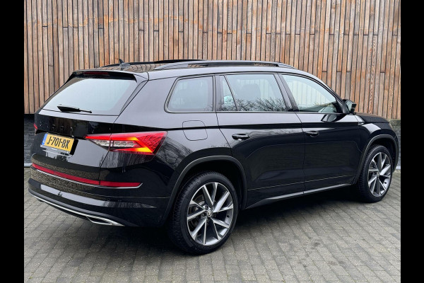 Škoda Kodiaq 1.5 TSI Sportline Automaat | Panoramadak | LED | Groot navigatiescherm | 20 inch lichtmetalen velgen | Stoelverwarming voor en a