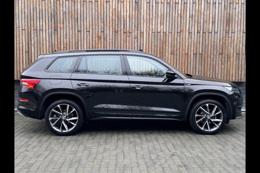 Škoda Kodiaq 1.5 TSI Sportline Automaat | Panoramadak | LED | Groot navigatiescherm | 20 inch lichtmetalen velgen | Stoelverwarming voor en a