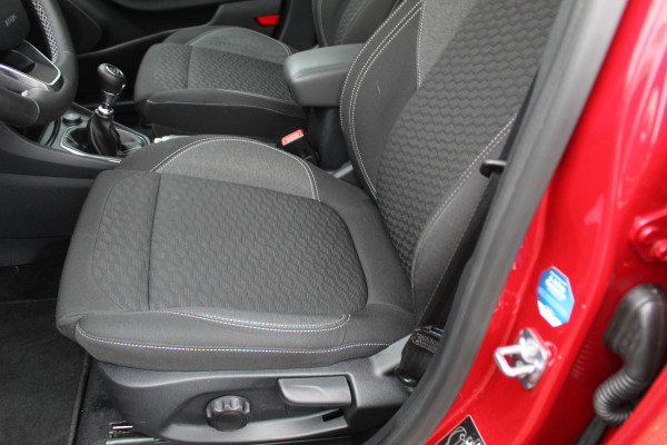 Ford Puma 1.0-125pk EcoBoost Mild-Hybrid Titanium. Fabrieksgarantie t/m 09-05-2027 ! Volautm. airco, stoel-, stuur- en voorraamverwarming, trekhaak, privacy glass, adaptive cruise cntrl, dodehoek assistent, camera, pdc v+a, rij-assistent pakket, winterpakket, metallic lak etc