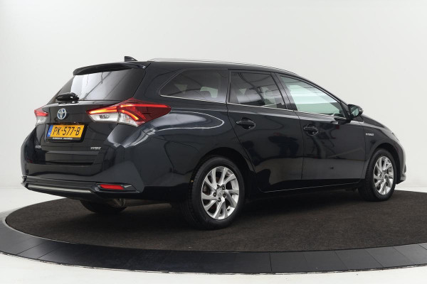 Toyota Auris 1.8 Hybrid Dynamic Go | Dealer onderhouden | Camera | Navigatie | Climate control | Cruise control | Bluetooth