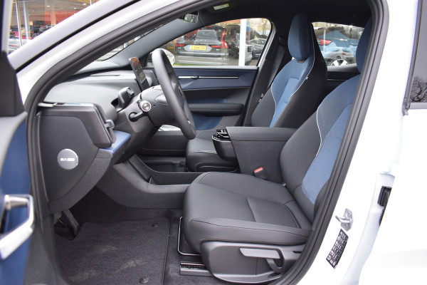Volvo EX30 Extended Range Plus 69 kWh | 6000,- korting | Climate Pack | Apple Carplay | H&K | Camera | 19'LMV | ACC