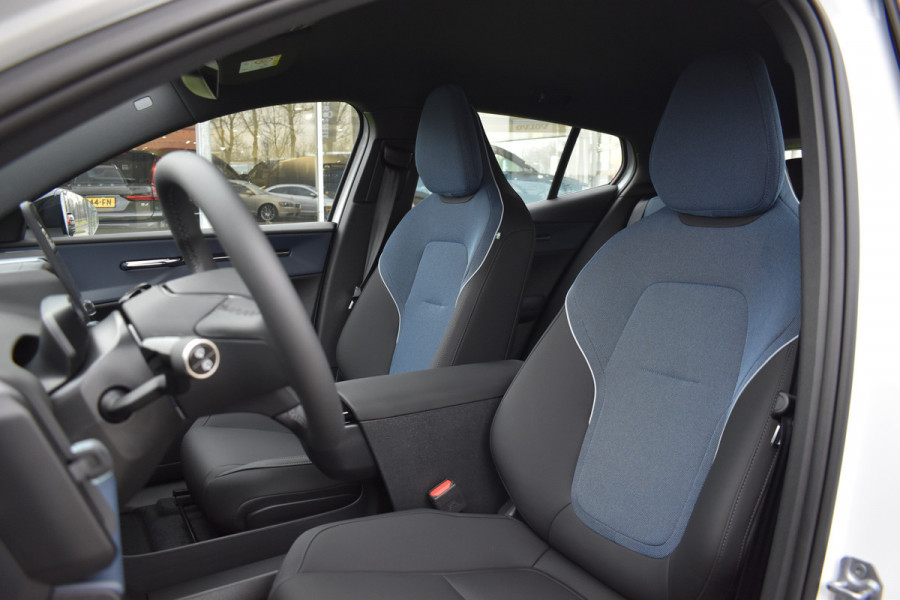 Volvo EX30 Extended Range Plus 69 kWh | 6000,- korting | Climate Pack | Apple Carplay | H&K | Camera | 19'LMV | ACC