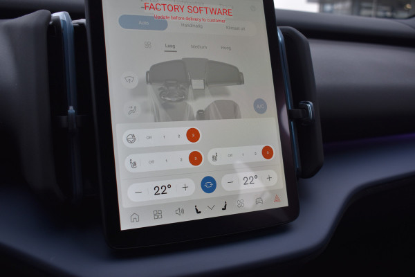 Volvo EX30 Extended Range Plus 69 kWh | 6000,- korting | Climate Pack | Apple Carplay | H&K | Camera | 19'LMV | ACC