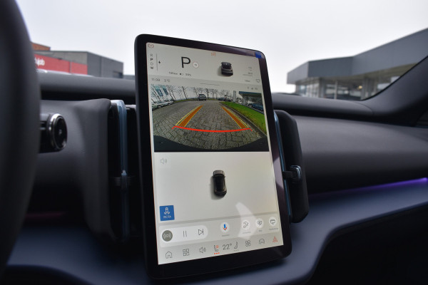 Volvo EX30 Extended Range Plus 69 kWh | 6000,- korting | Climate Pack | Apple Carplay | H&K | Camera | 19'LMV | ACC