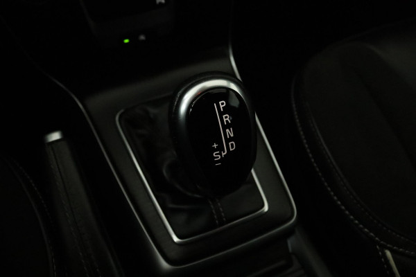 Volvo V40 2.0 T4 Business Sport Automaat (TREKHAAK, NAVIGATIE, STOELVERWARMING, CRUISE CONTROL, NL-AUTO)