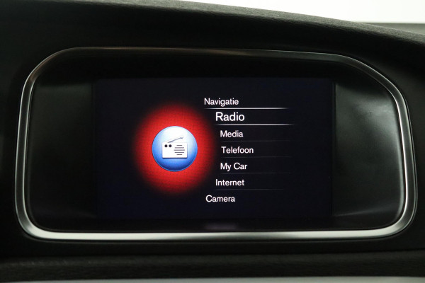 Volvo V40 2.0 T4 Business Sport Automaat (TREKHAAK, NAVIGATIE, STOELVERWARMING, CRUISE CONTROL, NL-AUTO)