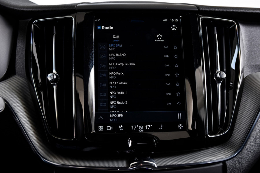 Volvo XC60 2.0 Recharge T6 AWD Plus Dark - Black Edition | S/K-Panodak | Dig. Cockpit | Adapt. Cruise | Memory Stoelen | Elek. Klep | Stoel-+stuurverw. | Camera | NAV+App. Connect | LM 19" | 1426