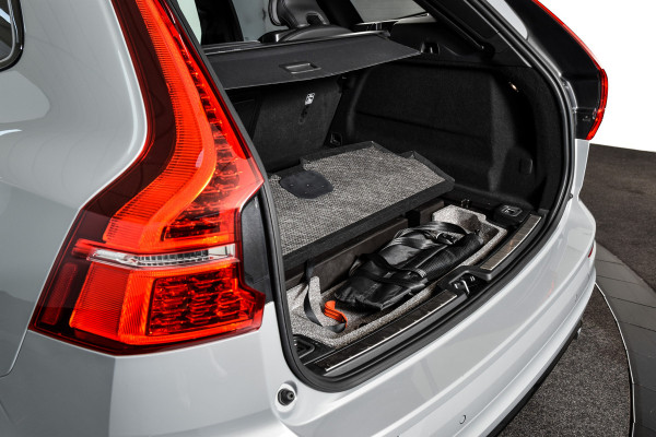 Volvo XC60 2.0 Recharge T6 AWD Plus Dark - Black Edition | S/K-Panodak | Dig. Cockpit | Adapt. Cruise | Memory Stoelen | Elek. Klep | Stoel-+stuurverw. | Camera | NAV+App. Connect | LM 19" | 1426