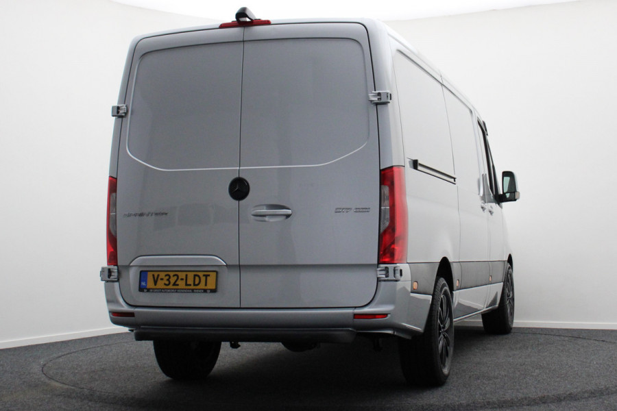 Mercedes-Benz Sprinter 317 CDI L2H1 Automaat Airco, Cruise, Camera, Navigatie, Apple CarPlay, Luchtgev. Stoel, 18''