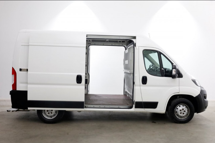 Peugeot Boxer 2.2 BlueHDi 120pk L2H2 Premium Airco/Navi/2x Schuifdeur 03-2020