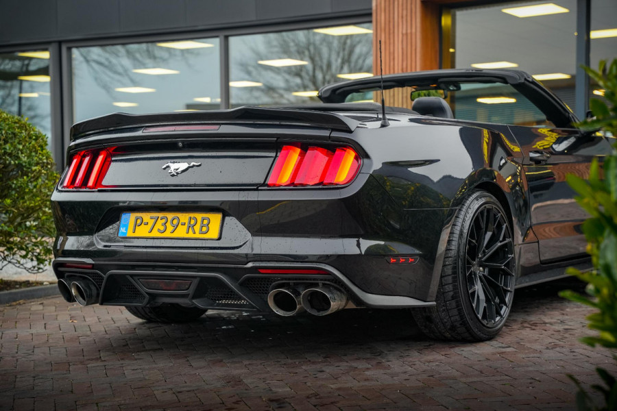 Ford Mustang Convertible 2.3 EcoBoost Stoelverwarming stoel ventilatie camera Shelby pakket