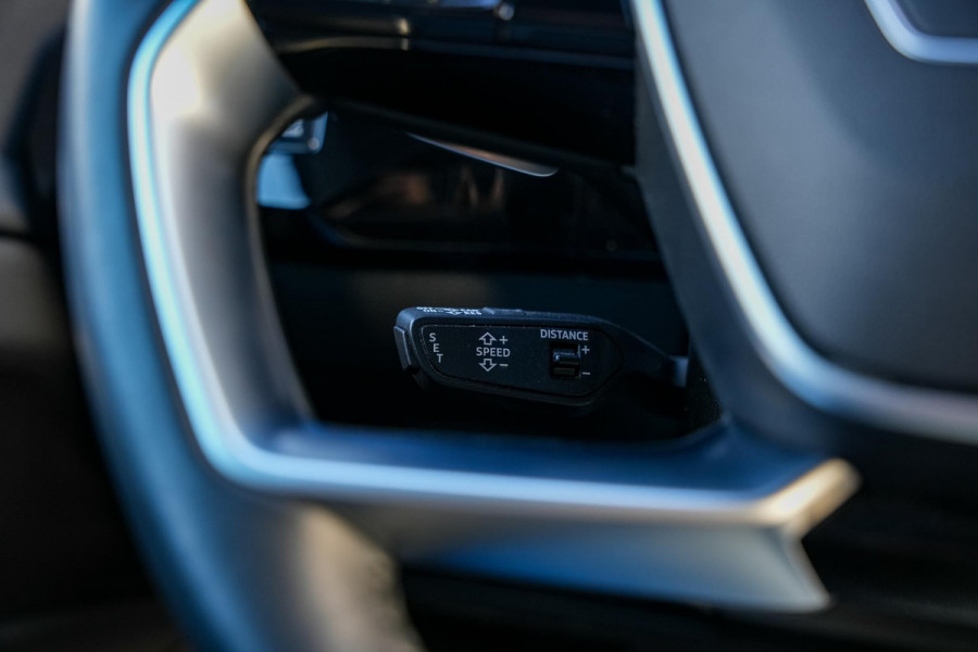 Audi e-tron 50 quattro Business edition Plus 71 kWh Panodak Leer Memory Trekhaak Camera