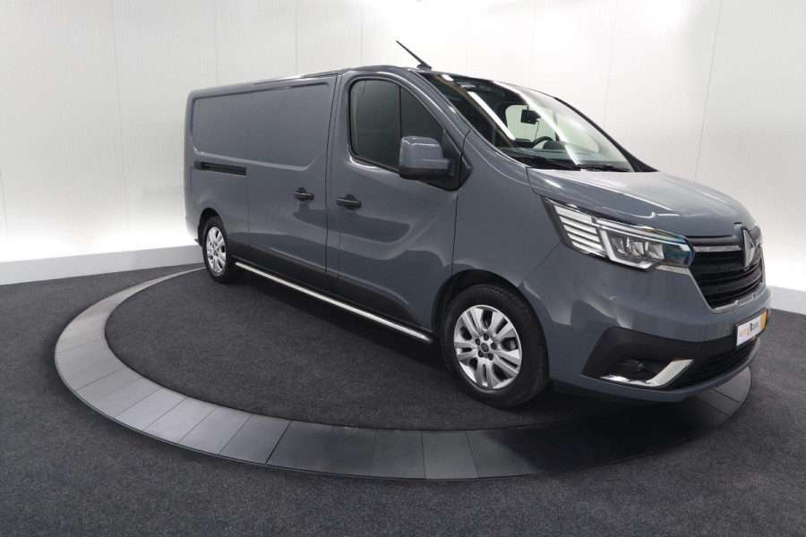 Renault Trafic 2.0 dCi 110 T30 L2H1 Work Edition | Trekhaak | Camera | Navigatie | Sidebars | Betimmering Laadruimte