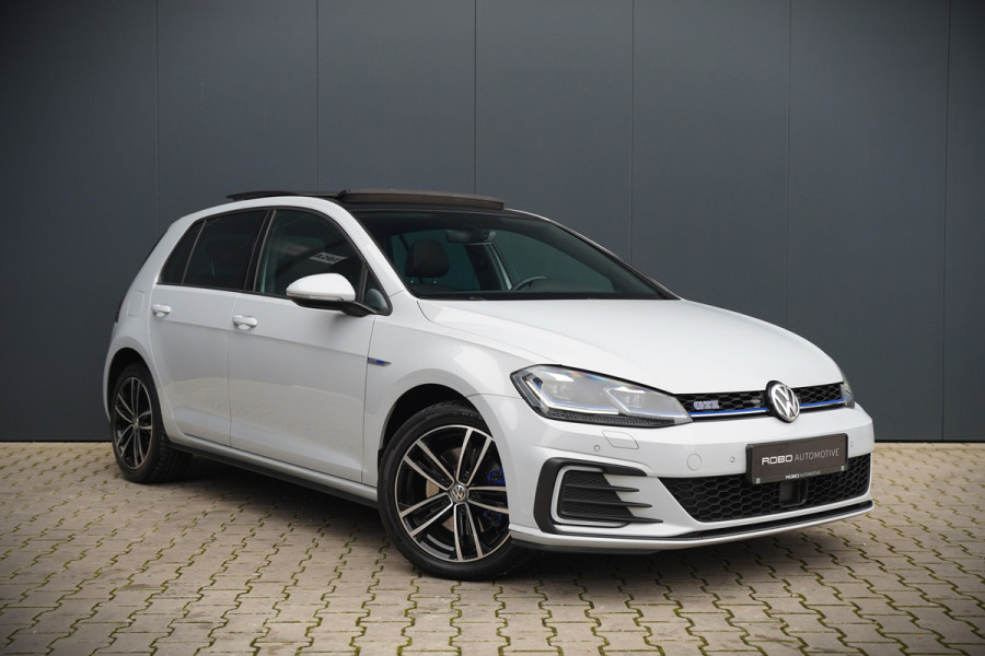 Volkswagen Golf 1.4 TSI PHEV GTE | Panoramadak | Virtual | Stoelverwarming | Keyless | Apple Carplay | LED | Ambiance Verlichting | Adaptive Cruise Control | LM. Velgen | Climate Control | Navigatie |