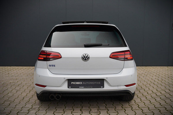 Volkswagen Golf 1.4 TSI PHEV GTE | Panoramadak | Virtual | Stoelverwarming | Keyless | Apple Carplay | LED | Ambiance Verlichting | Adaptive Cruise Control | LM. Velgen | Climate Control | Navigatie |