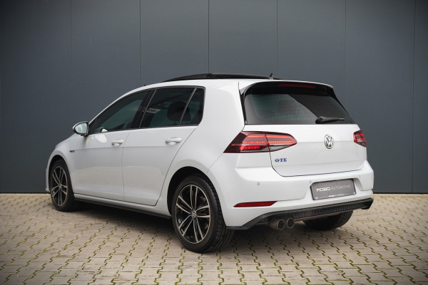 Volkswagen Golf 1.4 TSI PHEV GTE | Panoramadak | Virtual | Stoelverwarming | Keyless | Apple Carplay | LED | Ambiance Verlichting | Adaptive Cruise Control | LM. Velgen | Climate Control | Navigatie |