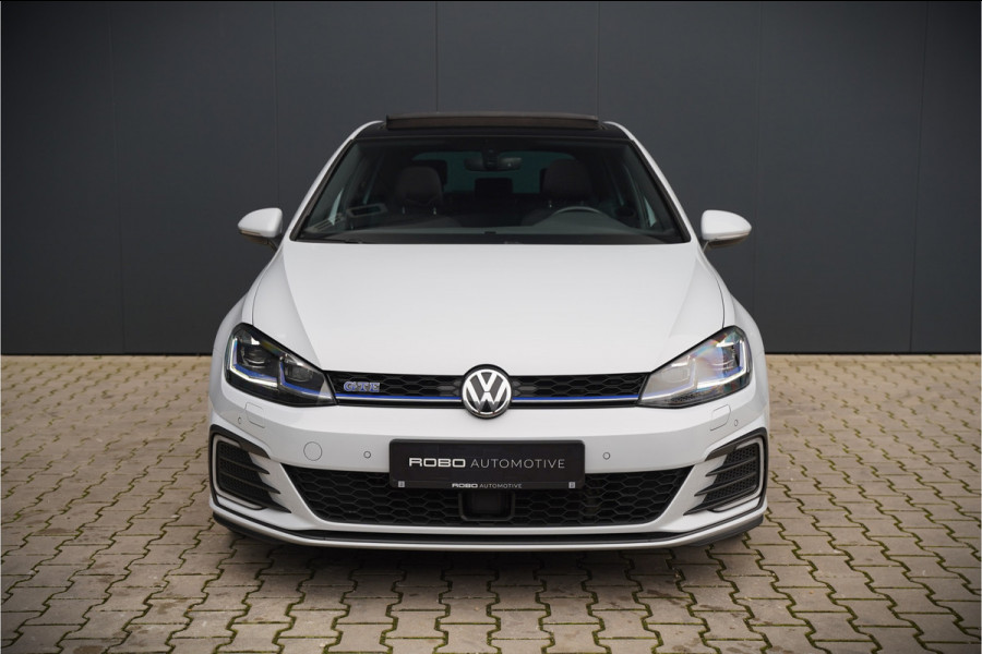 Volkswagen Golf 1.4 TSI PHEV GTE | Panoramadak | Virtual | Stoelverwarming | Keyless | Apple Carplay | LED | Ambiance Verlichting | Adaptive Cruise Control | LM. Velgen | Climate Control | Navigatie |