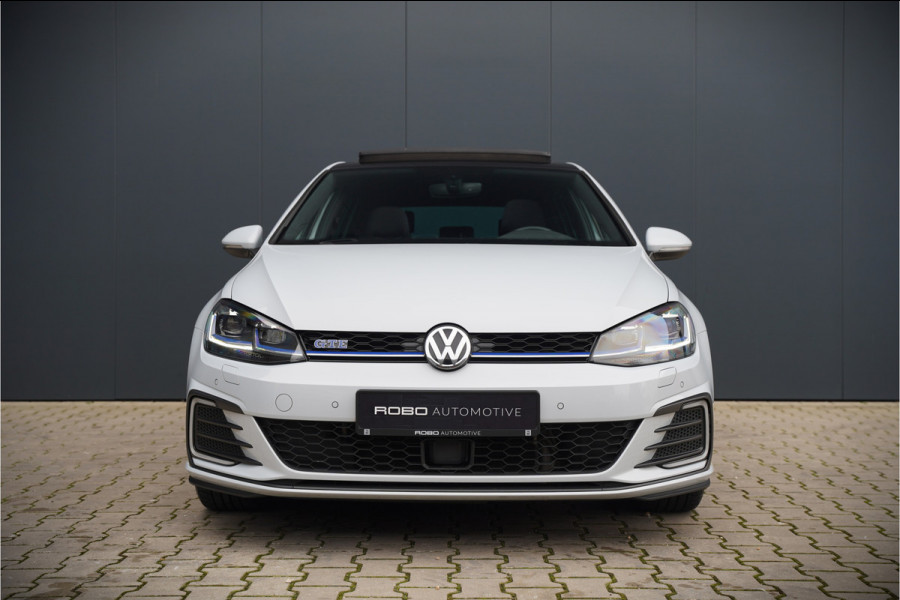 Volkswagen Golf 1.4 TSI PHEV GTE | Panoramadak | Virtual | Stoelverwarming | Keyless | Apple Carplay | LED | Ambiance Verlichting | Adaptive Cruise Control | LM. Velgen | Climate Control | Navigatie |