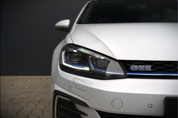 Volkswagen Golf 1.4 TSI PHEV GTE | Panoramadak | Virtual | Stoelverwarming | Keyless | Apple Carplay | LED | Ambiance Verlichting | Adaptive Cruise Control | LM. Velgen | Climate Control | Navigatie |