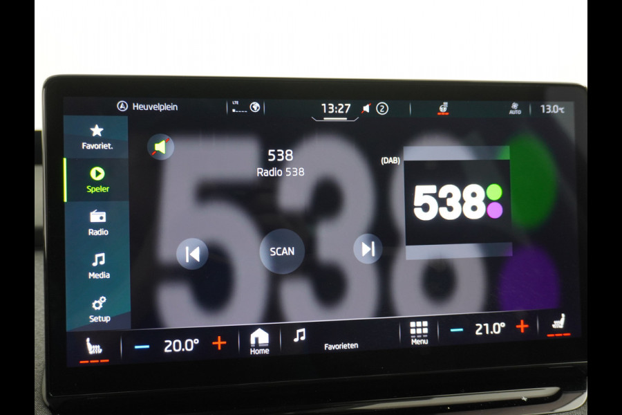 Škoda ENYAQ iV 80 Apple Carplay Android Auto Navi Pano-dak HUD Trekhaak Ecc Elec.Stoel met memory Adaptieve Cruise Control Camera Keyless Led P Stoelverwarming Bluetooth Dodehoek detector Draadloze tel.lader Lmv 20" Rijstrooksensor Regen-Lichtsensor 1e Eigenaar